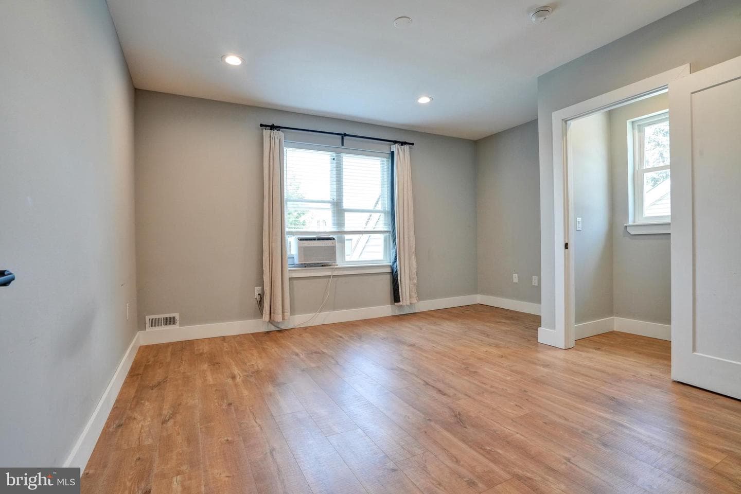 609 Vernon Street photo 23