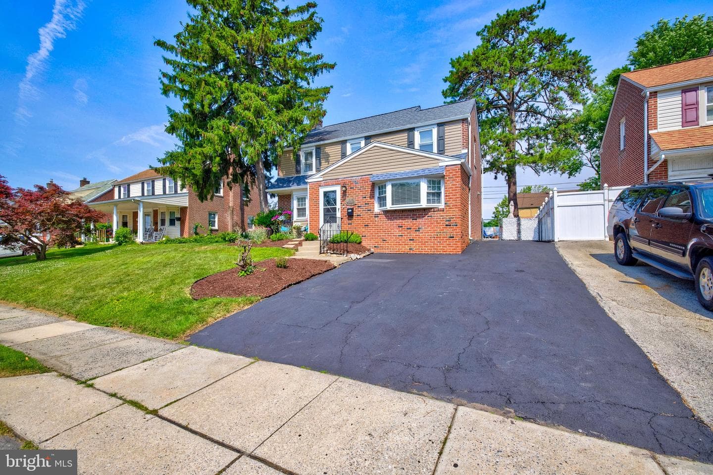 560 Holmes Road photo 3