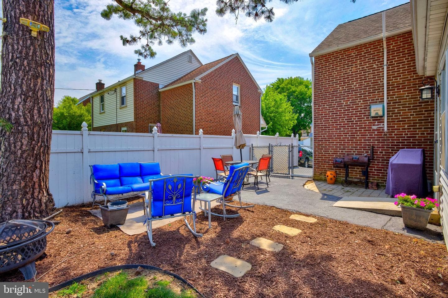 560 Holmes Road photo 35