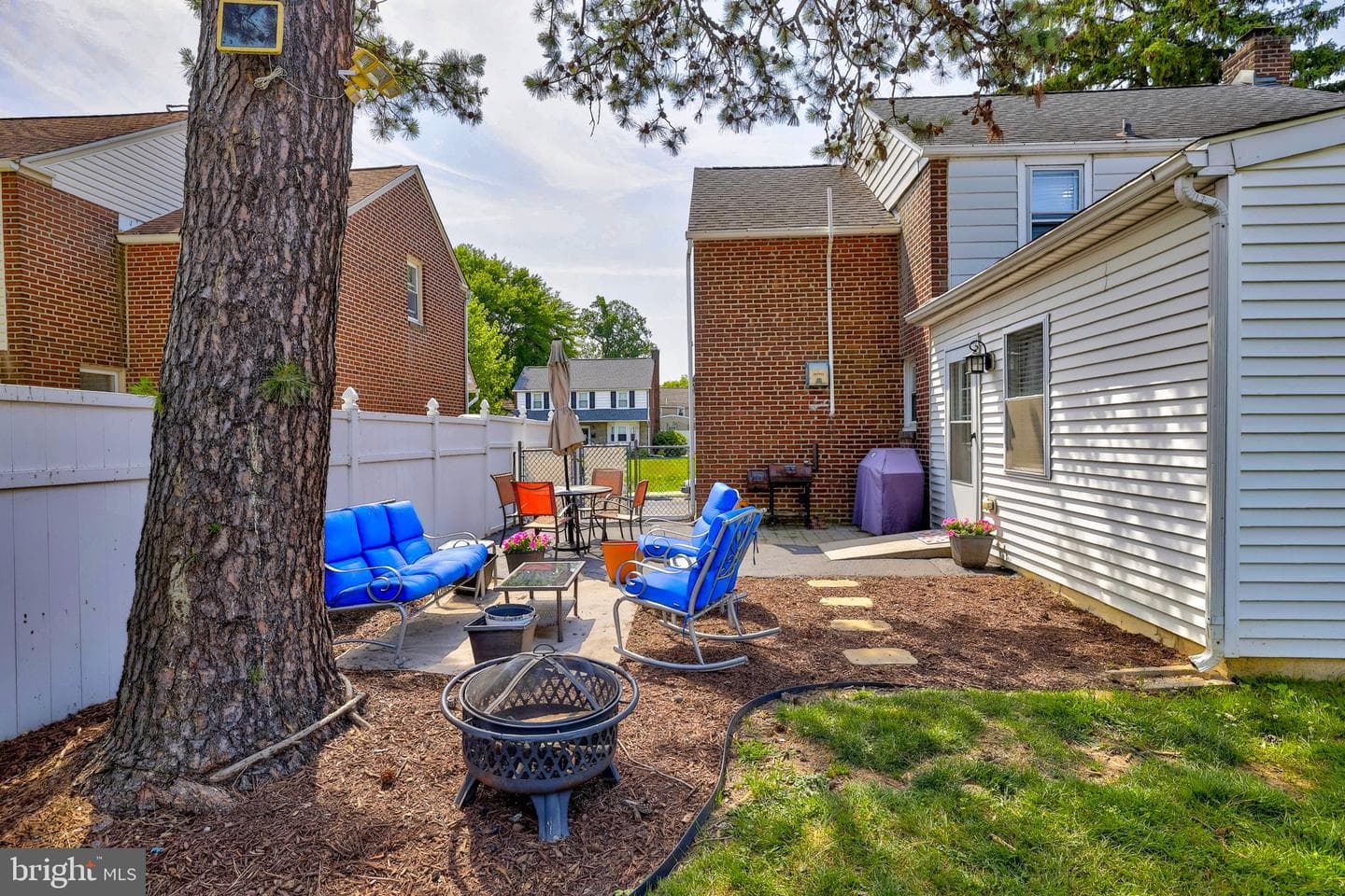 560 Holmes Road photo 38