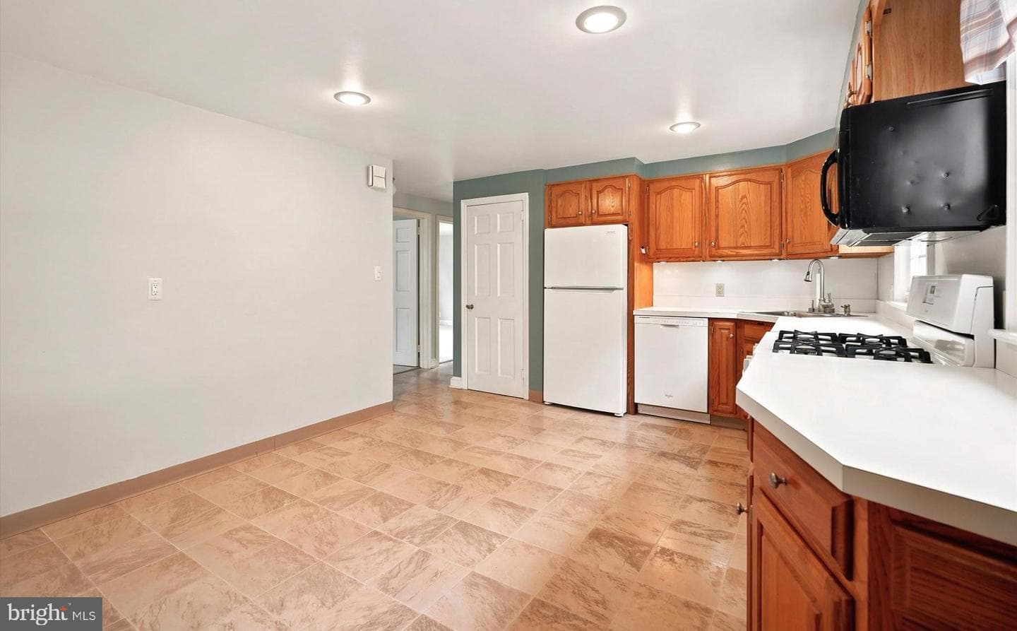 2434 Merwood Lane photo 9