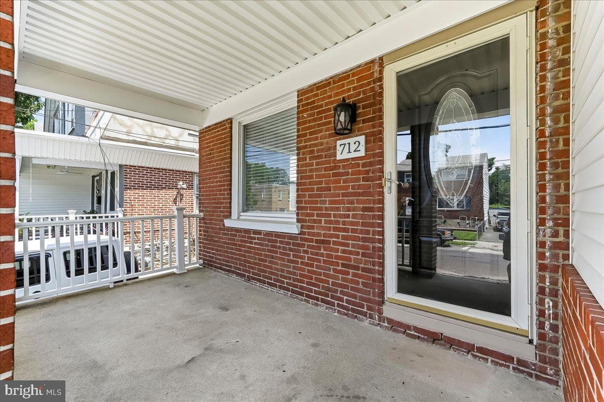 712 Pusey Avenue photo 3