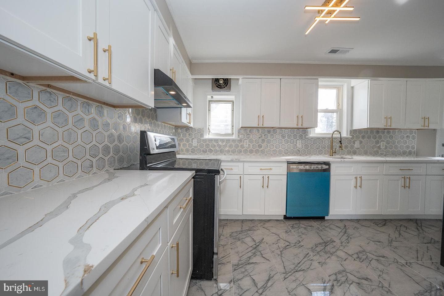 291 Jackson Ave photo 11