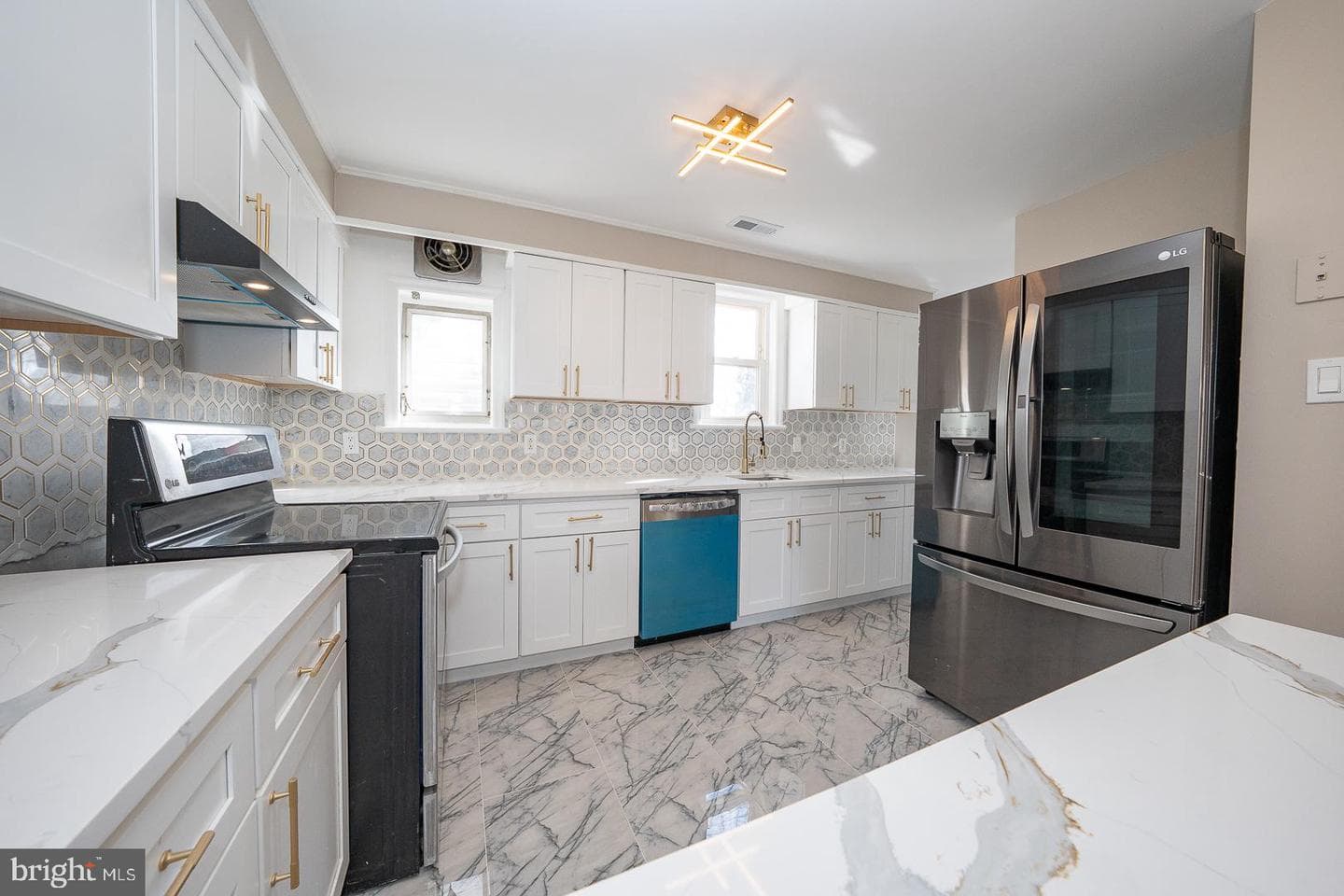 291 Jackson Ave photo 8