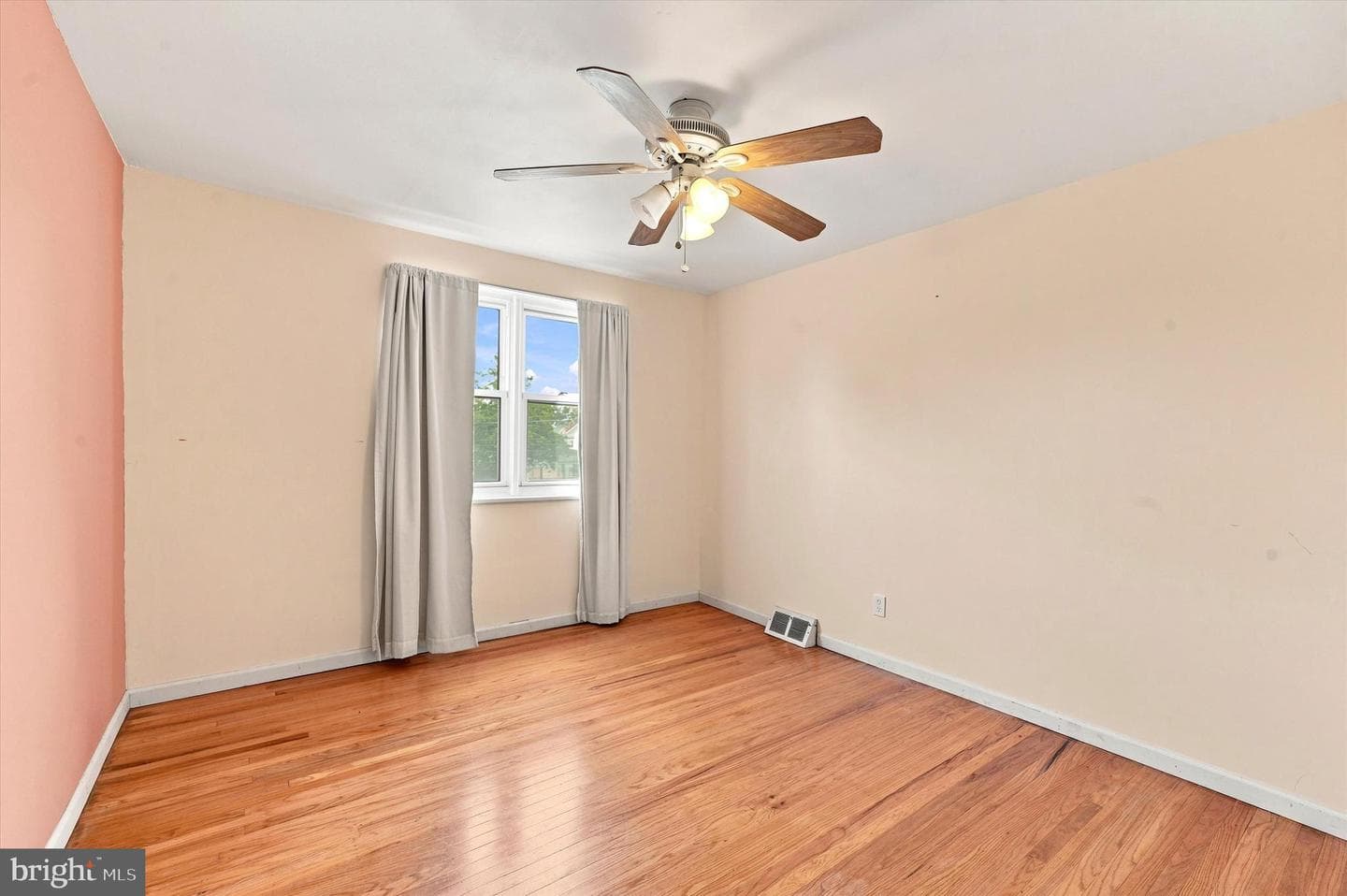 907 Hancock Street photo 17