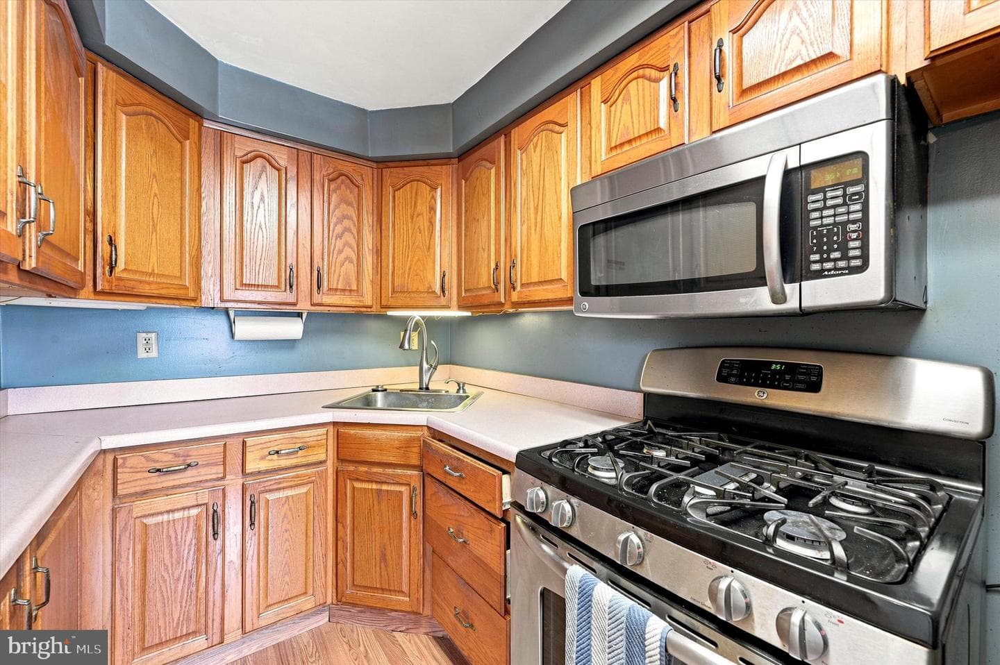 408 Rively Avenue photo 8