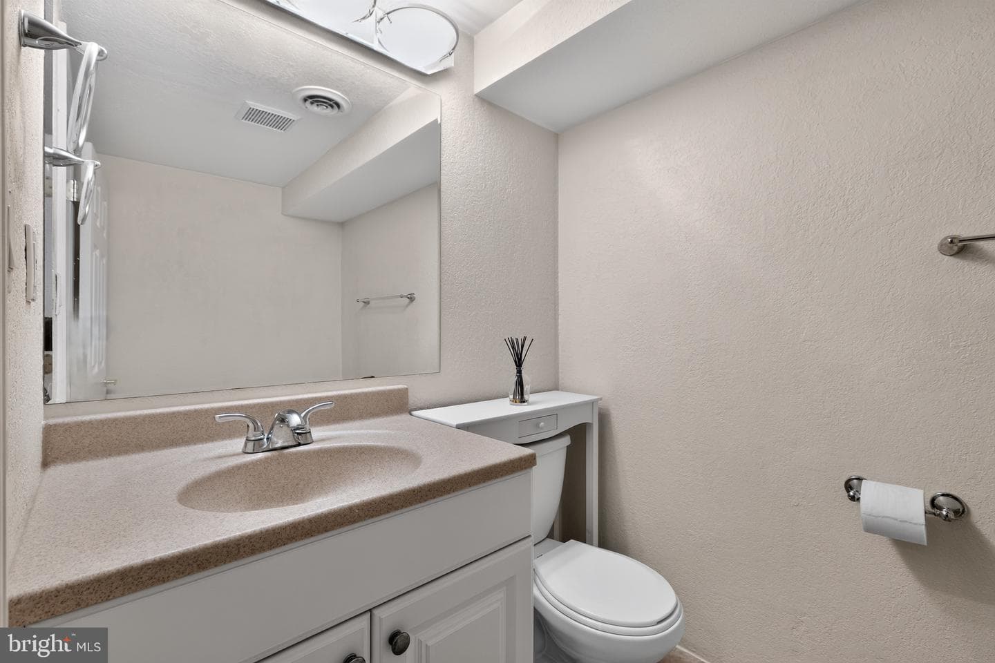 26 Rampart W photo 31