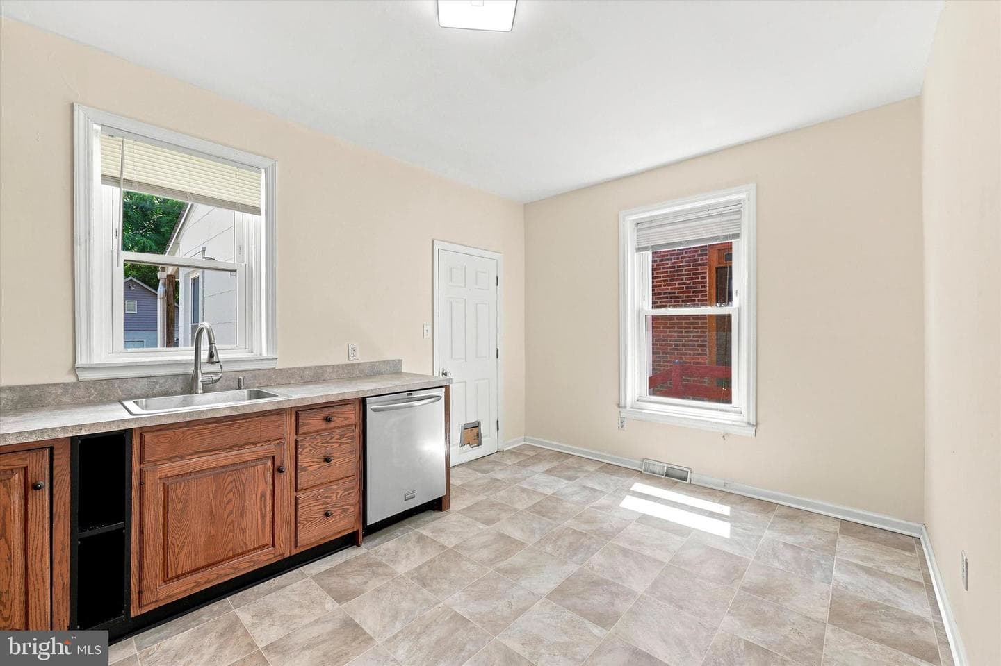 242 Virginia Avenue photo 10