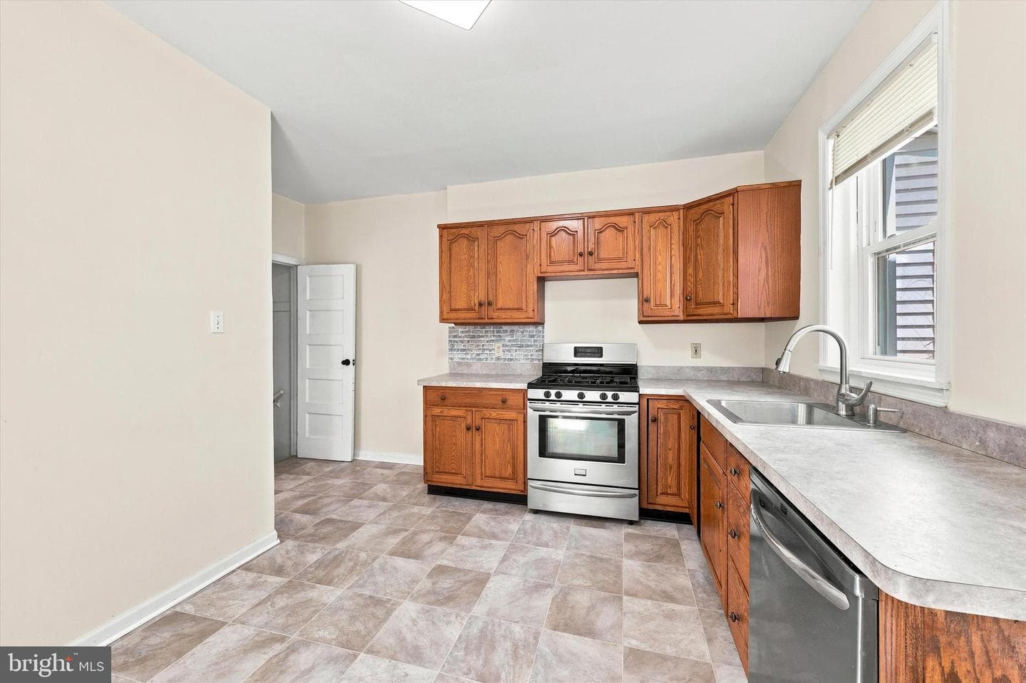 242 Virginia Avenue photo 8