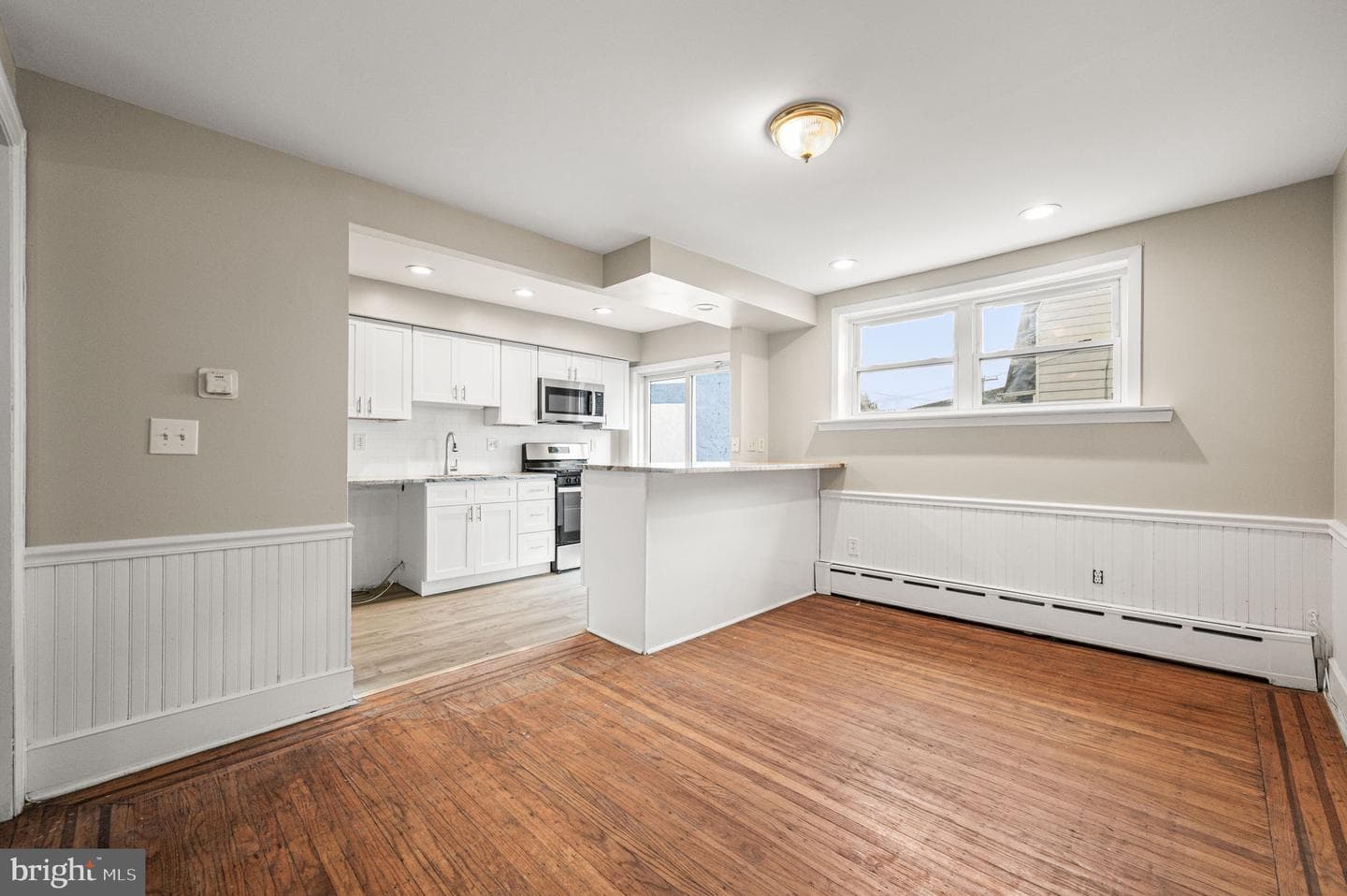 208 E Essex Avenue photo 5