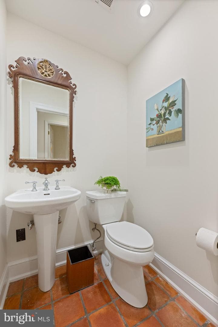 847 Lesley Road photo 33