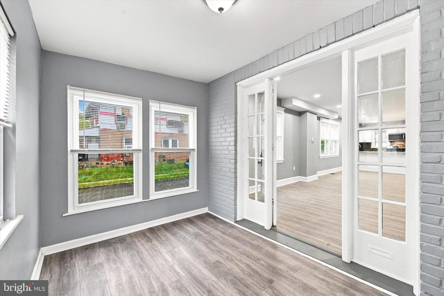 216 Woodlawn Avenue photo 3