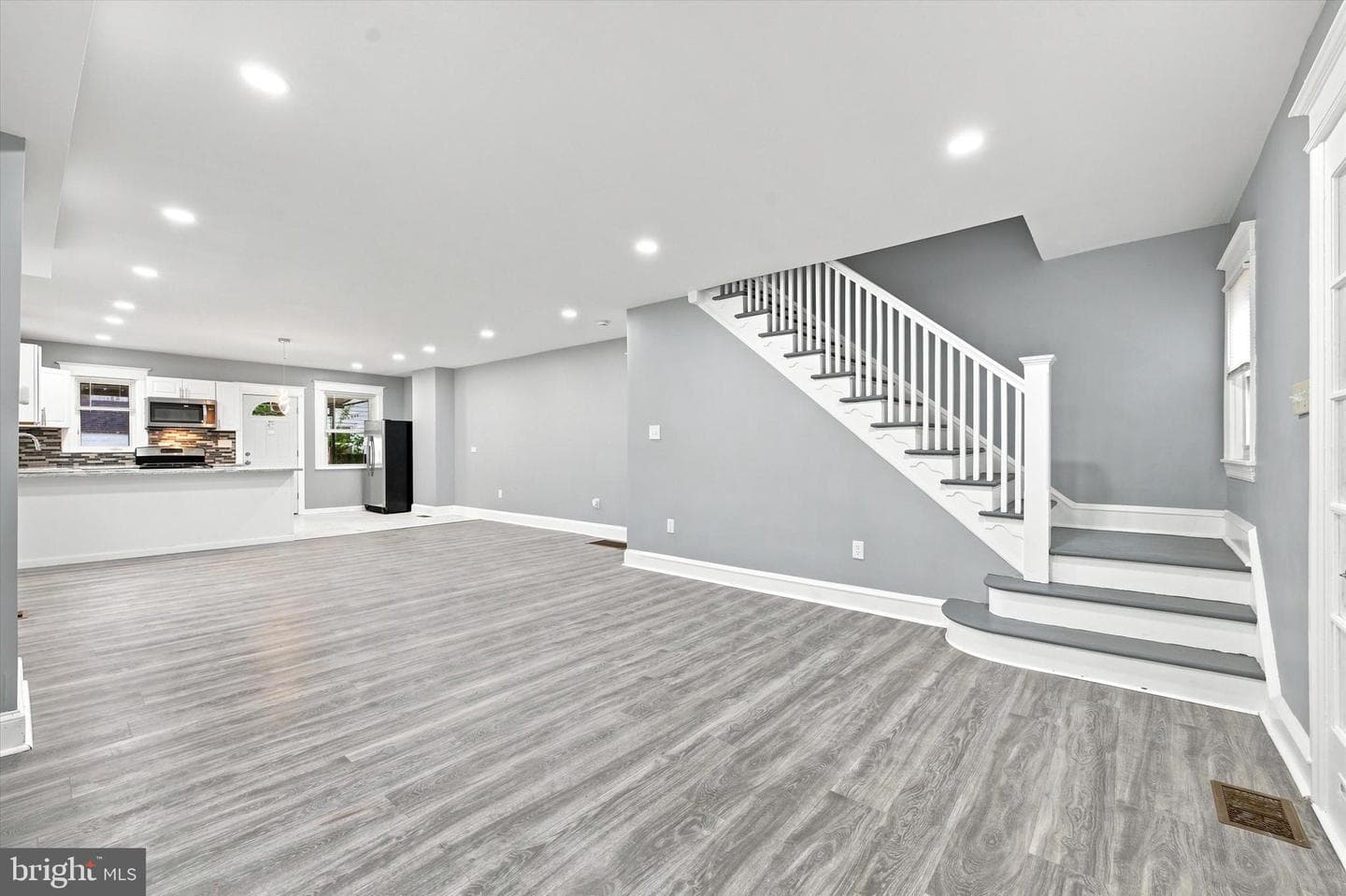 216 Woodlawn Avenue photo 4