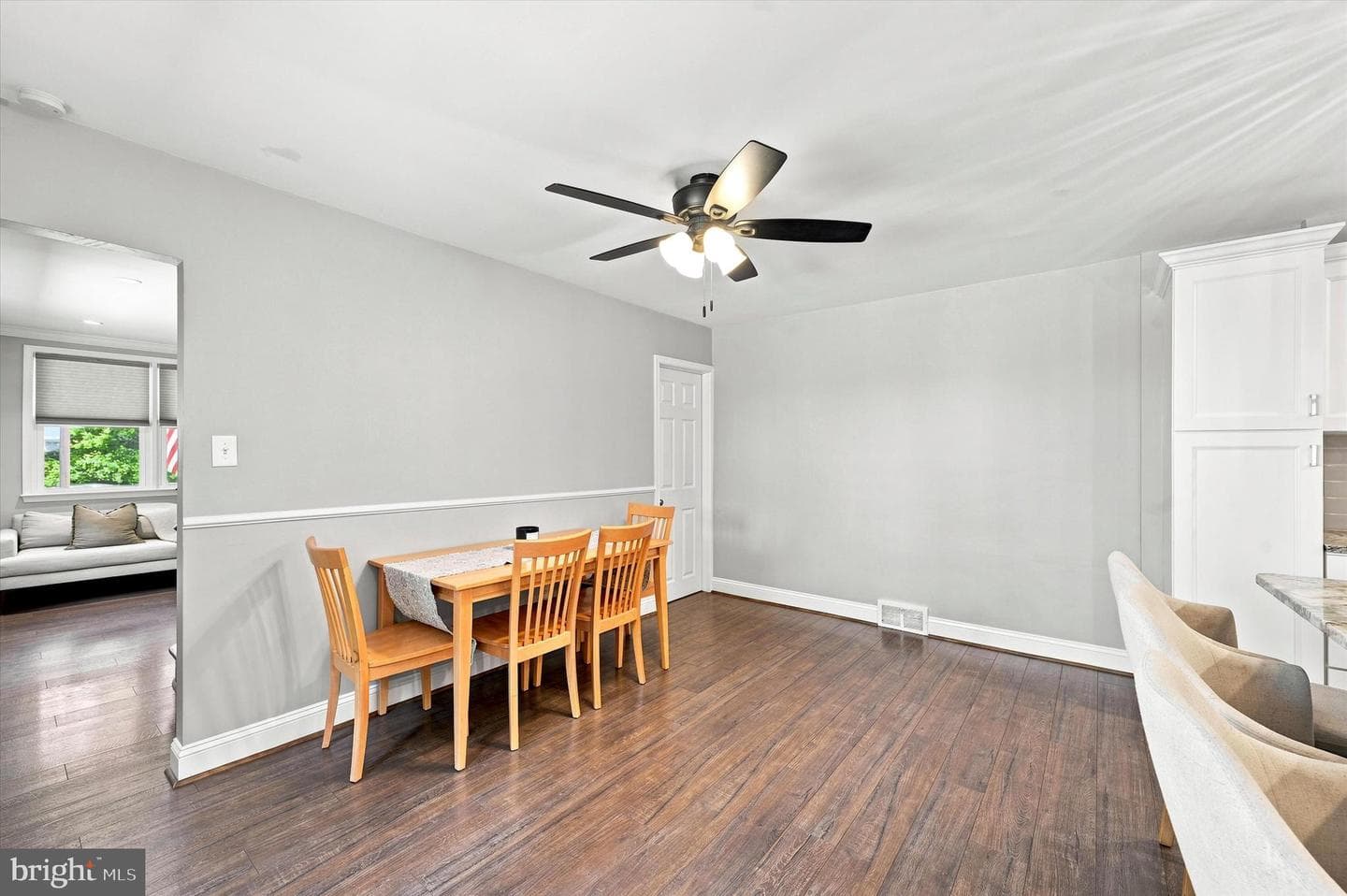 913 Girard Avenue photo 13