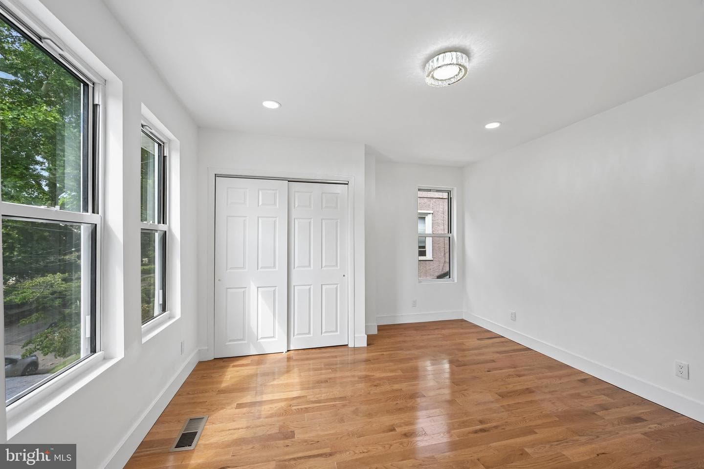 45 W Essex Avenue photo 18