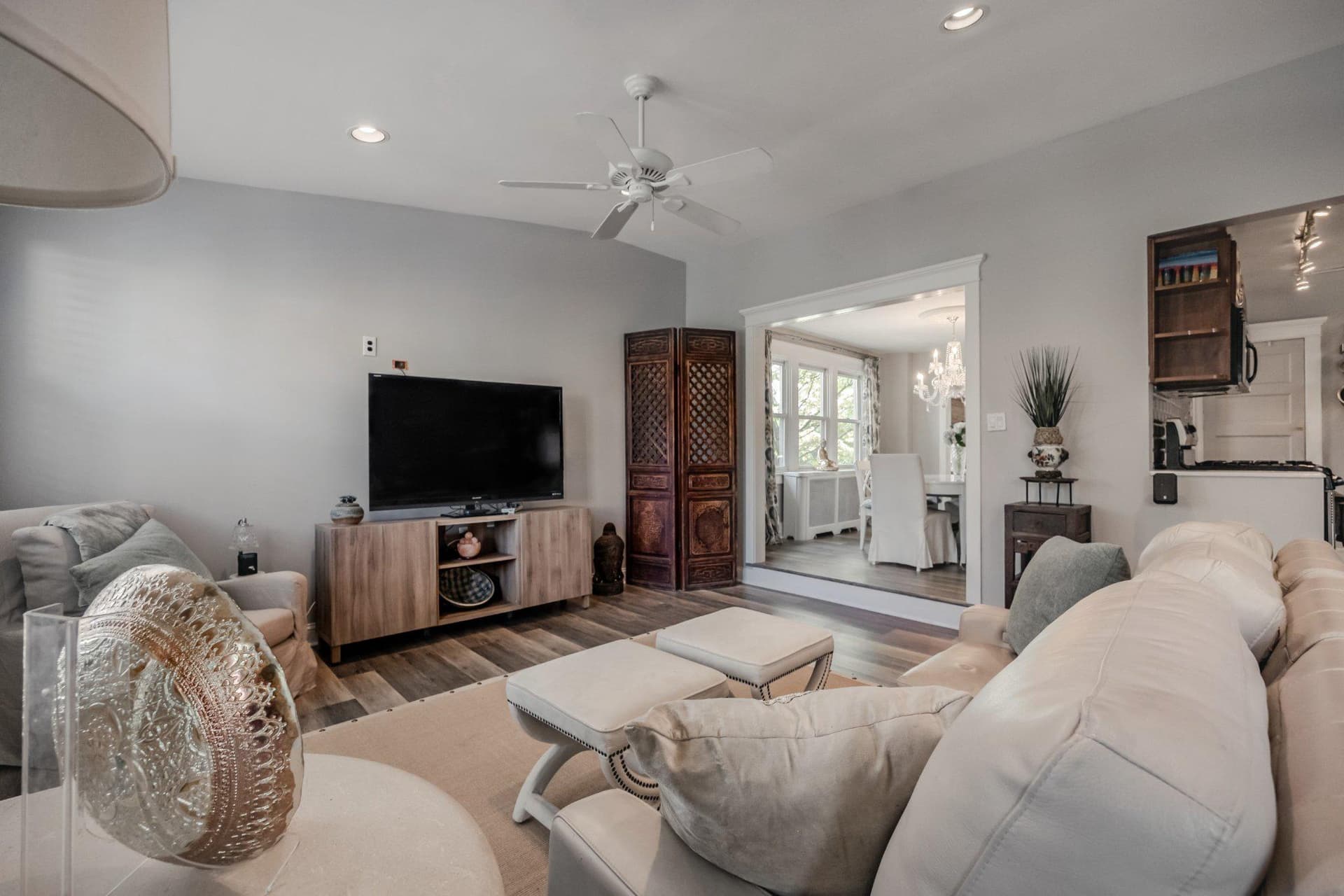 1029 Larchmont Avenue photo 20
