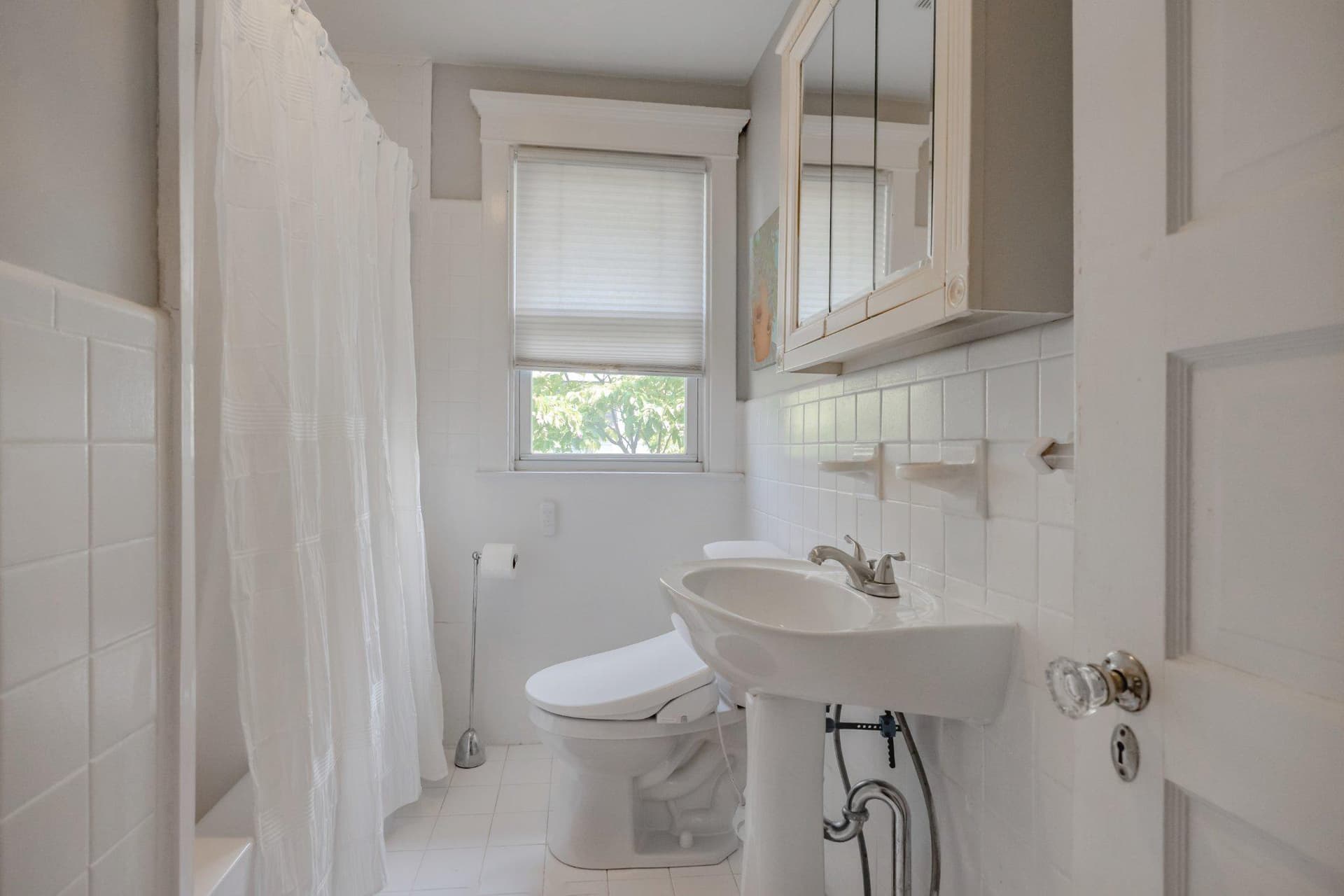 1029 Larchmont Avenue photo 28