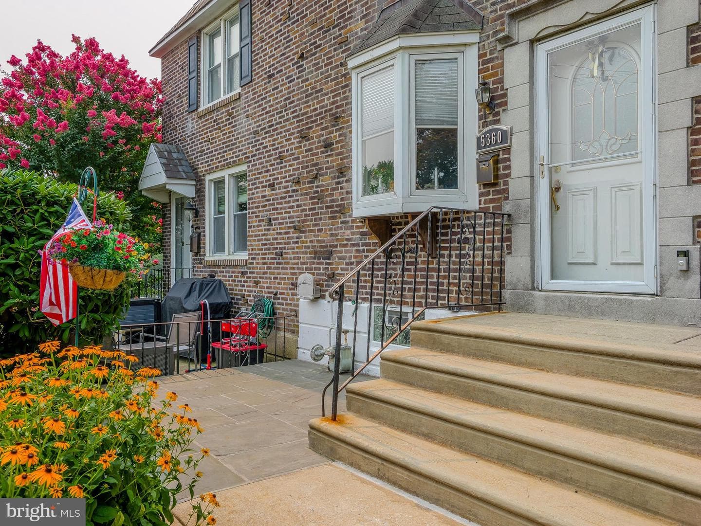 5360 Delmar Drive photo 3