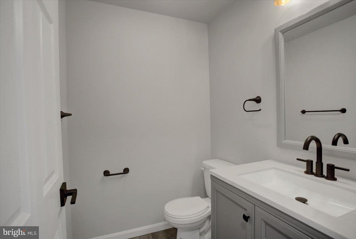 305 Grandview Ave photo 26