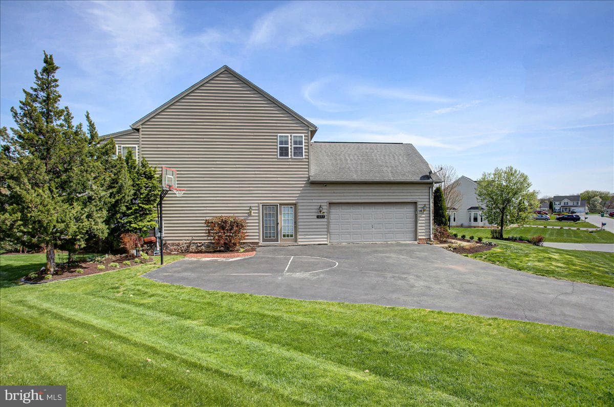 1223 E Pebblebrook Drive photo 9