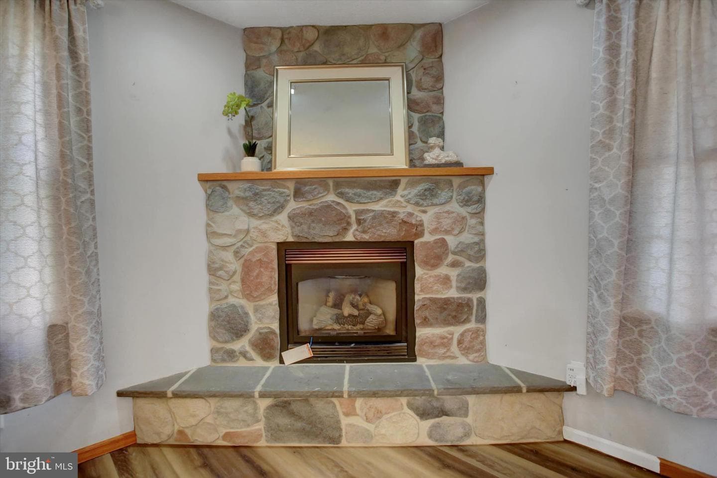 642 Eric Drive photo 16