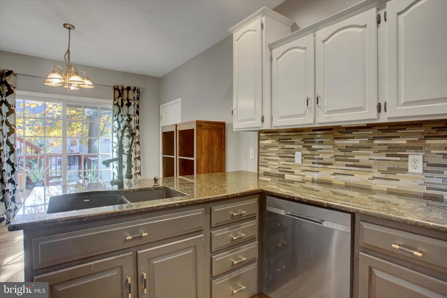 642 Eric Drive photo 22