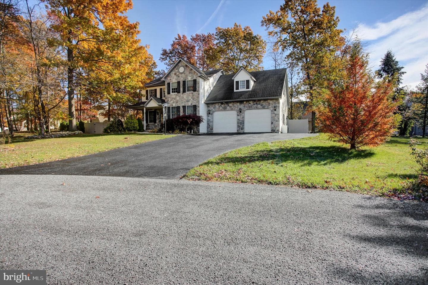 642 Eric Drive photo 3