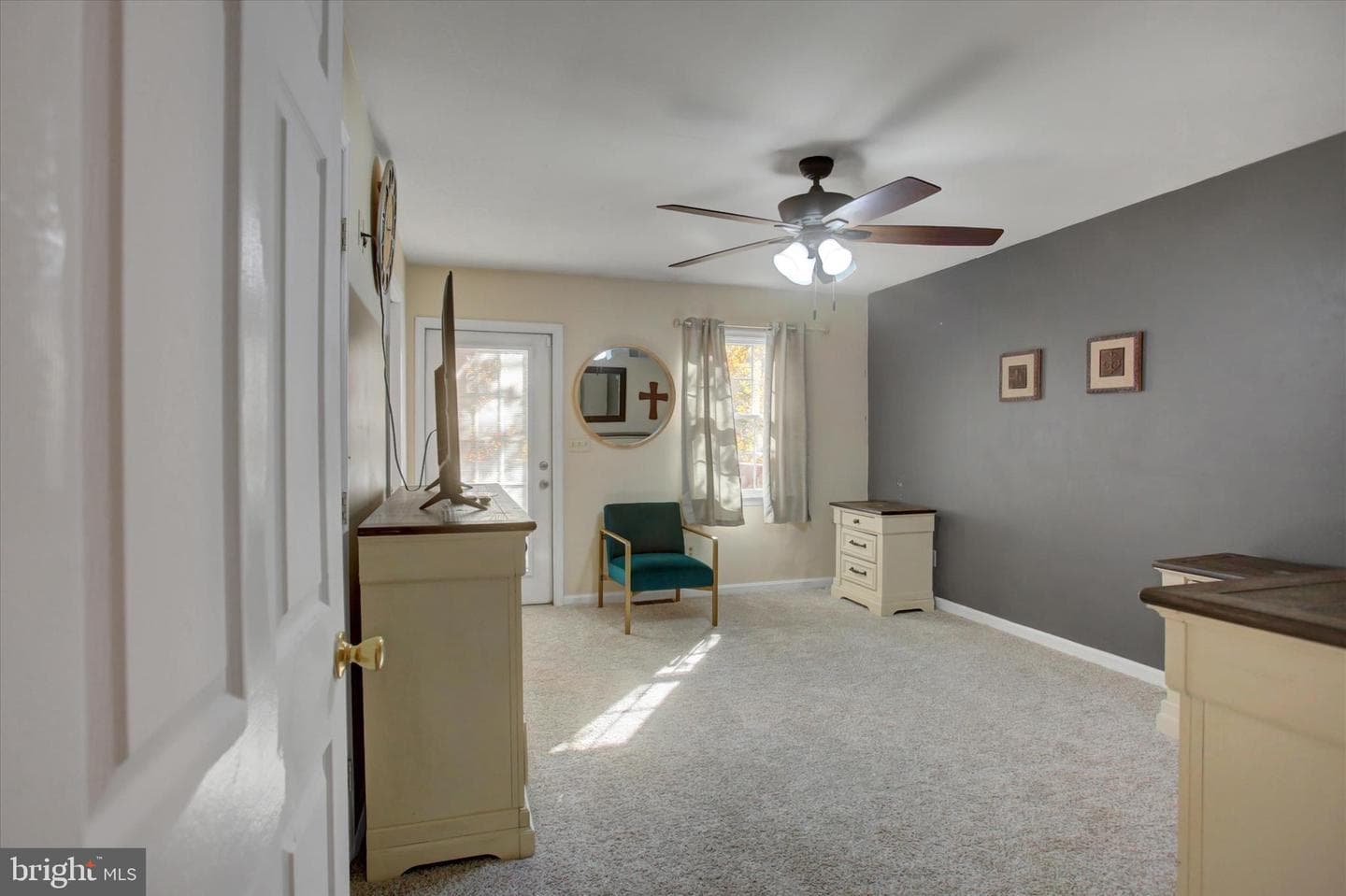642 Eric Drive photo 32