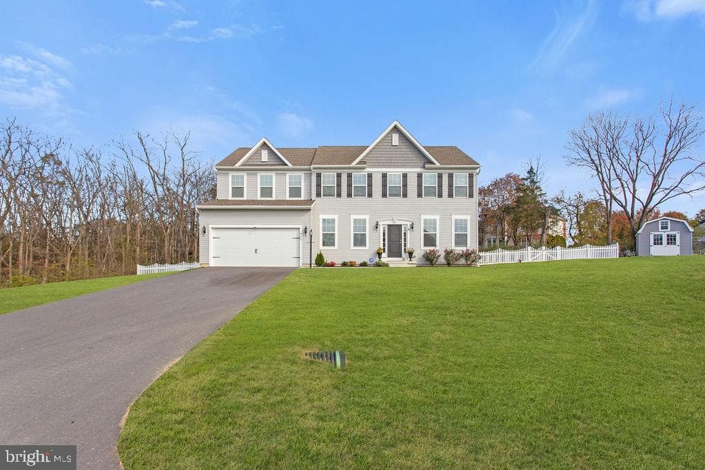 460 Paradise View Drive photo 3