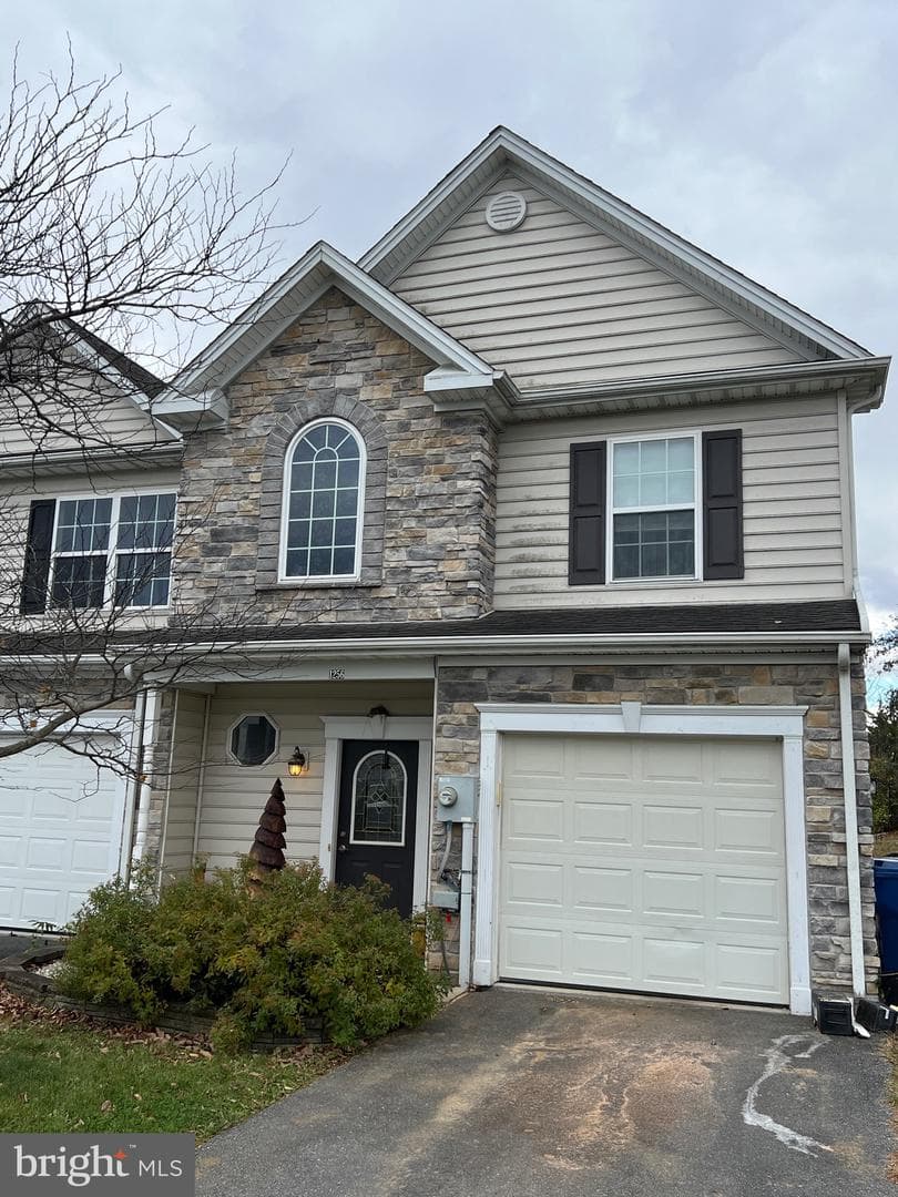 1256 Emilys Court
