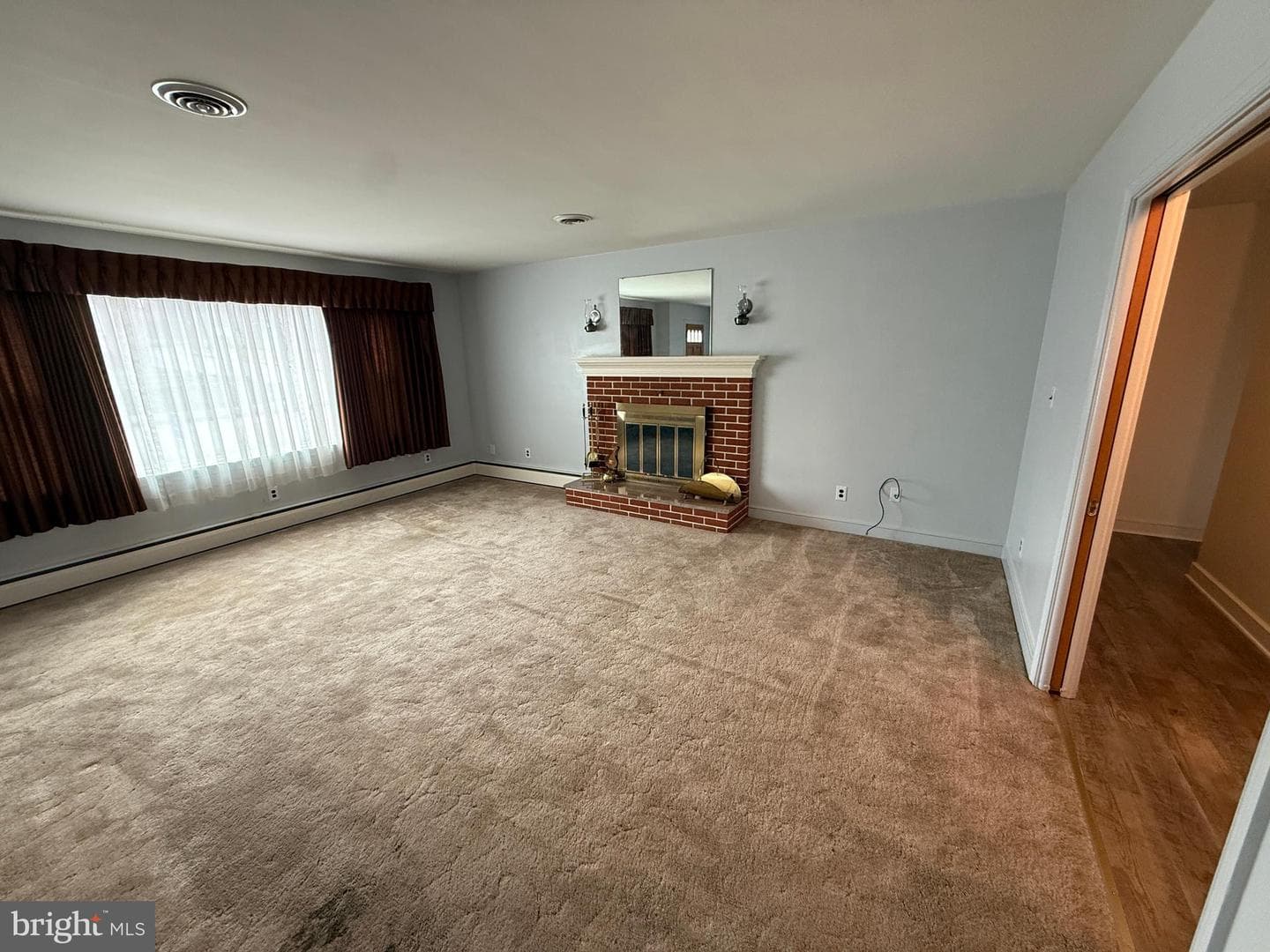 300 N Franklin Street photo 10