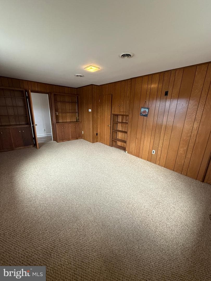 300 N Franklin Street photo 19