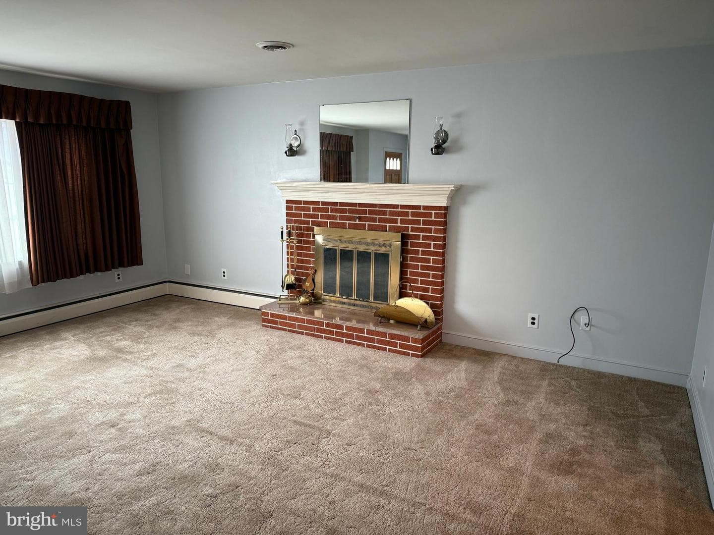 300 N Franklin Street photo 9