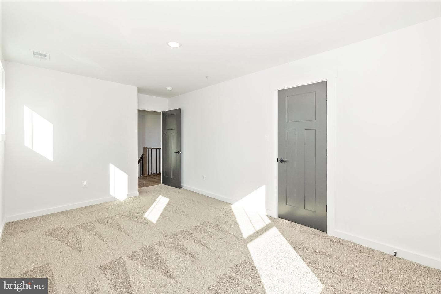 1383 Shannon Drive S photo 38