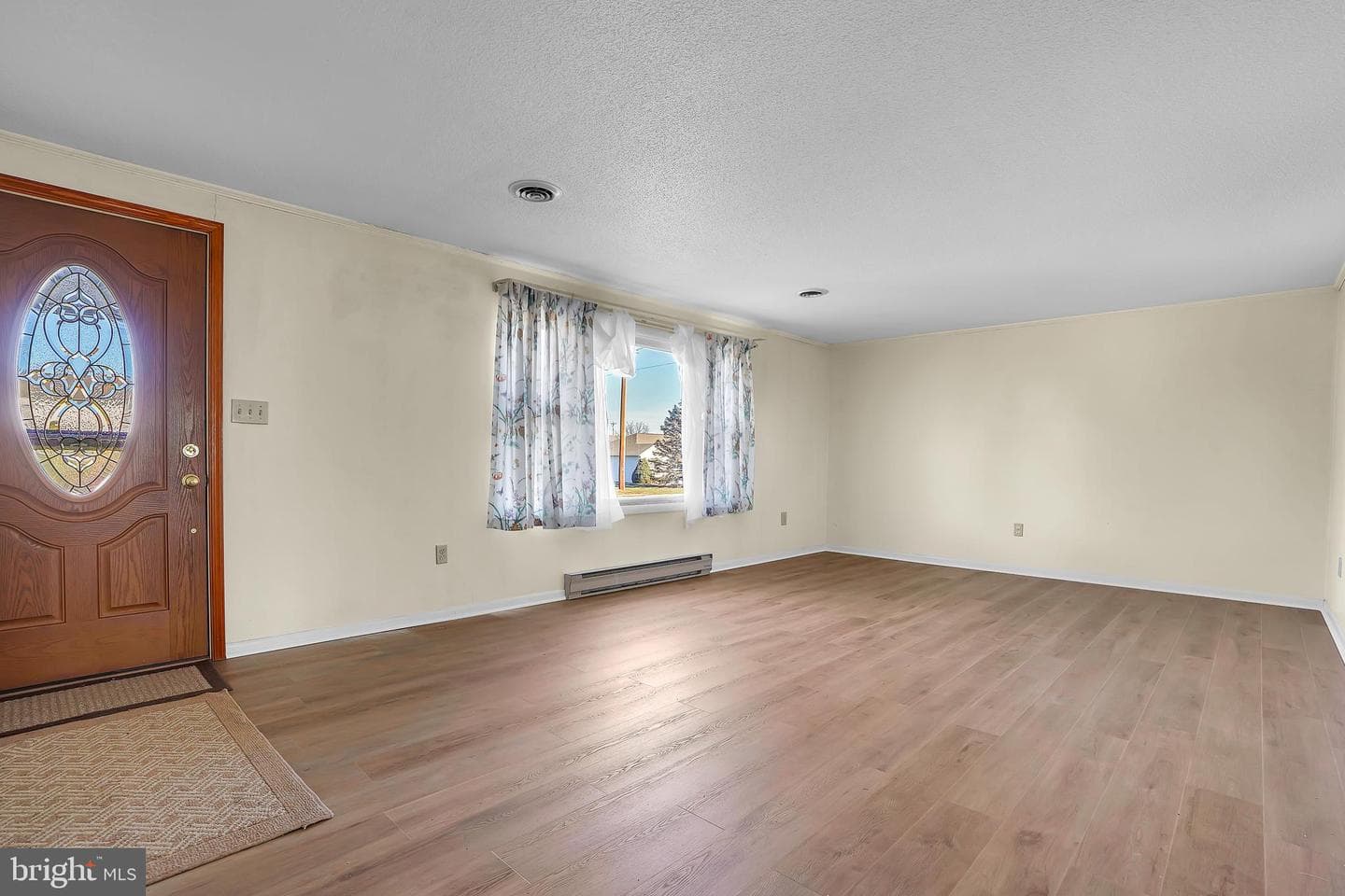408 Carolle St photo 6
