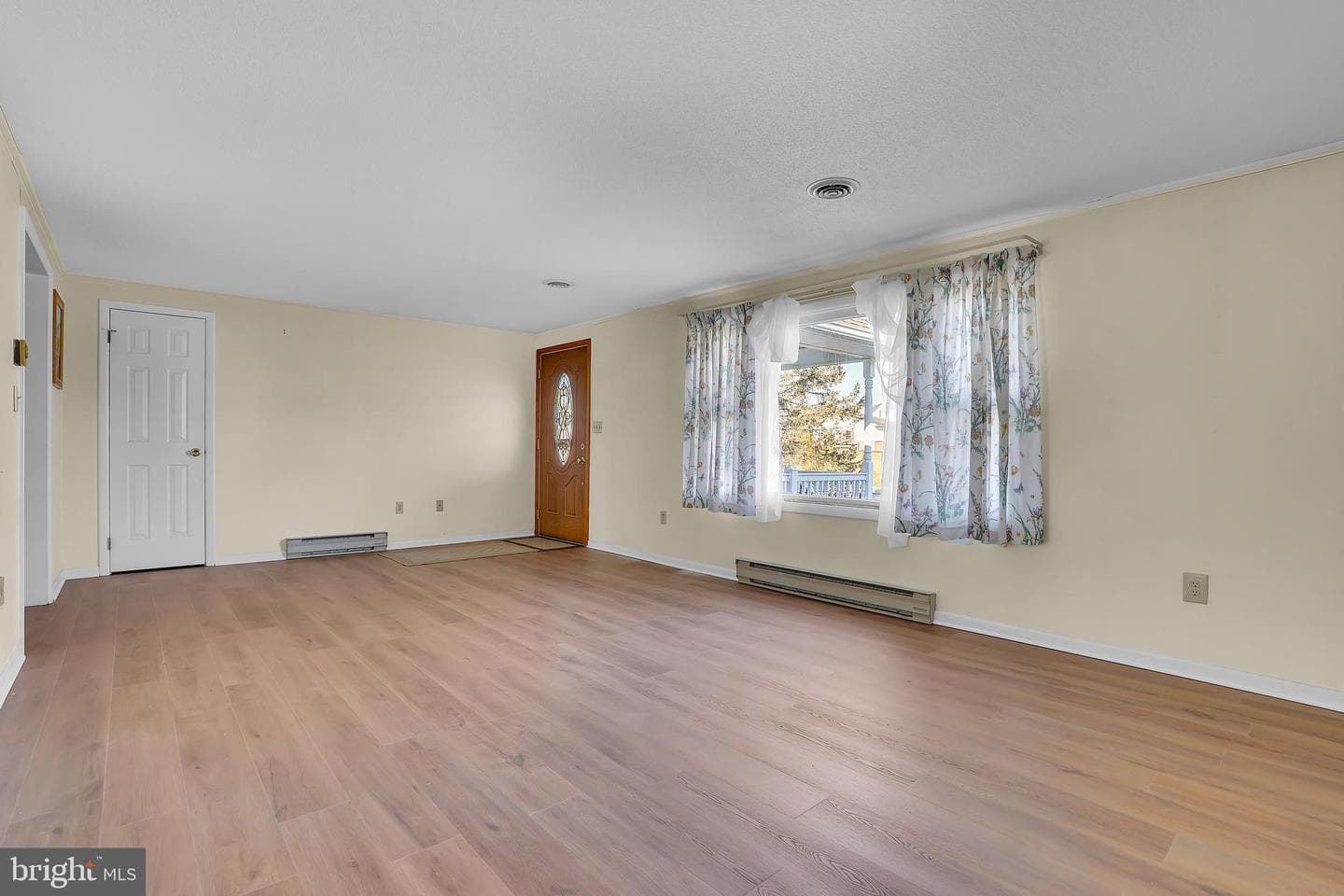 408 Carolle St photo 7
