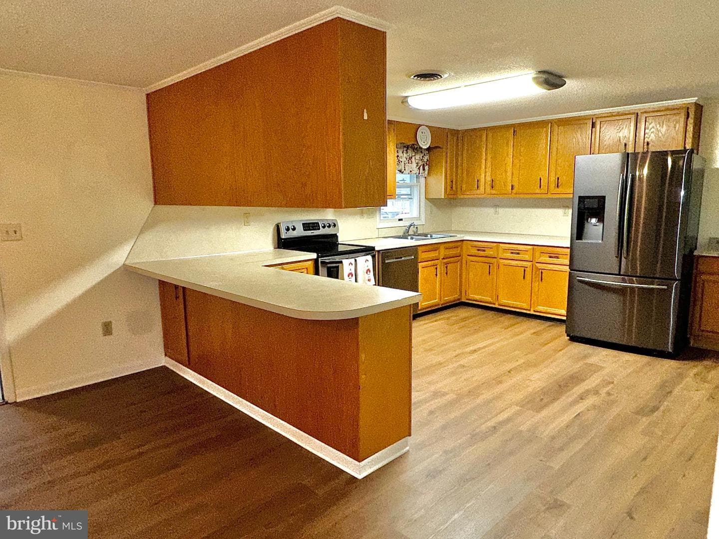 408 Carolle St photo 9