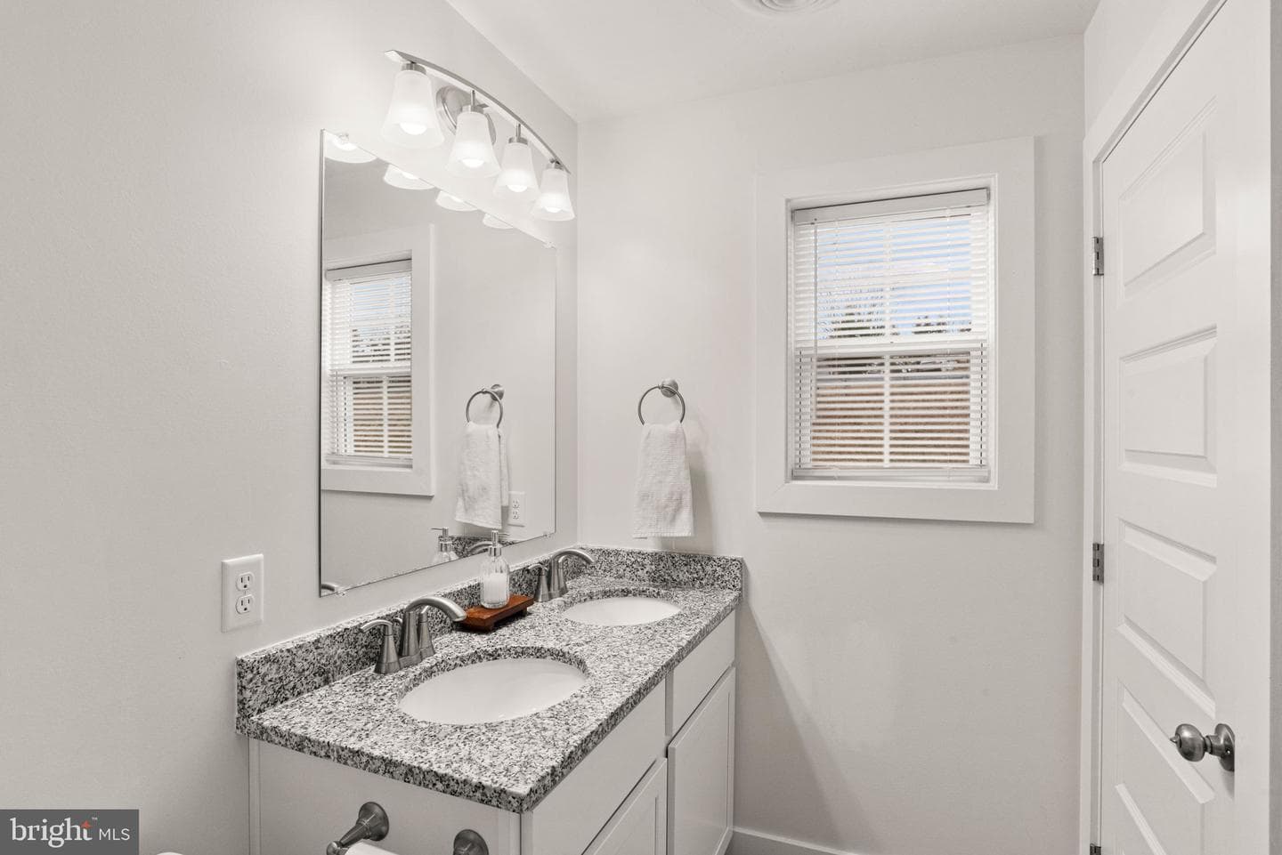 8796 Hillside Way photo 17