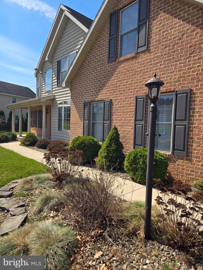 108 N Blackberry Lane photo 4
