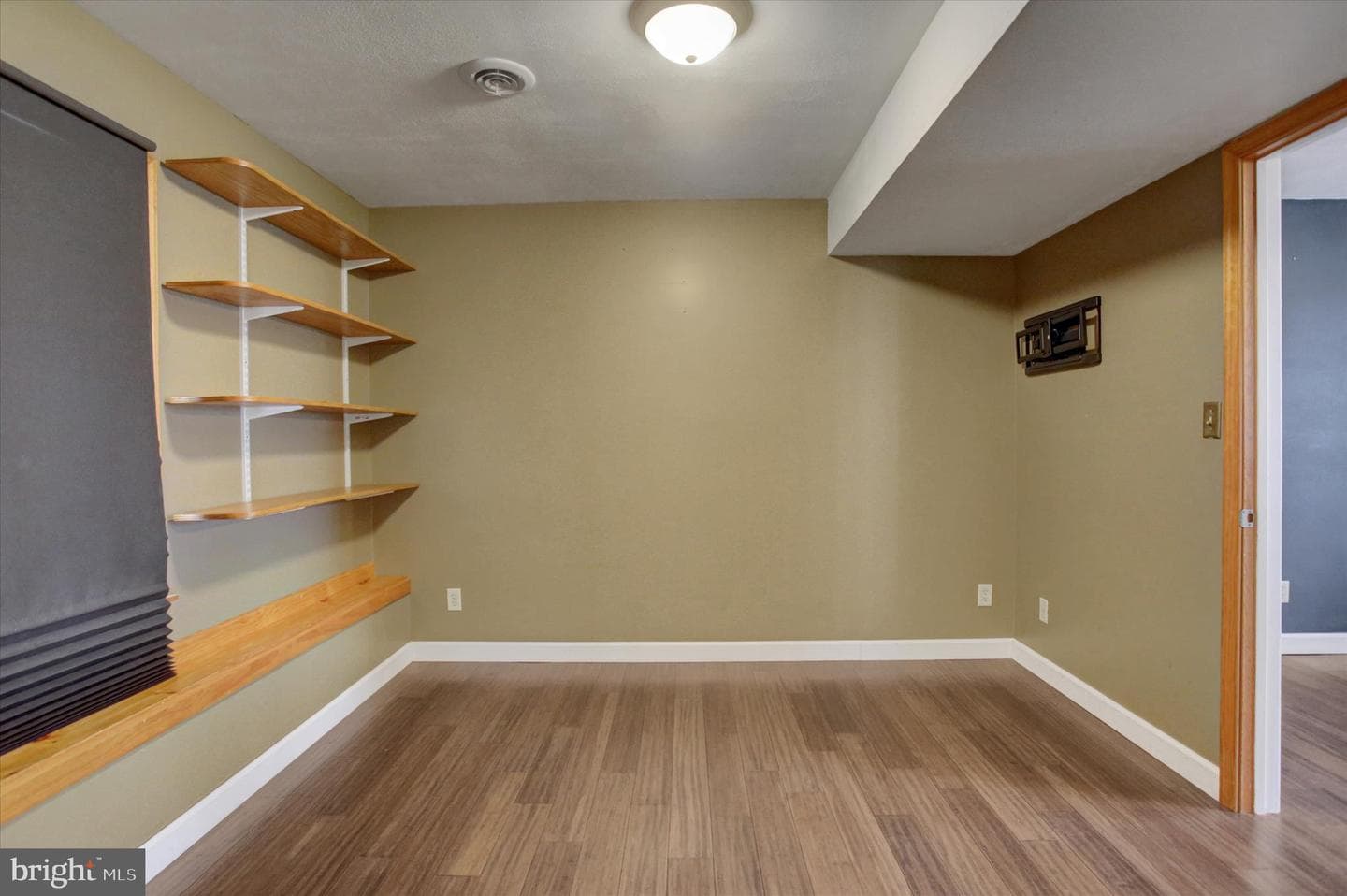 1760 Holly Lane photo 13