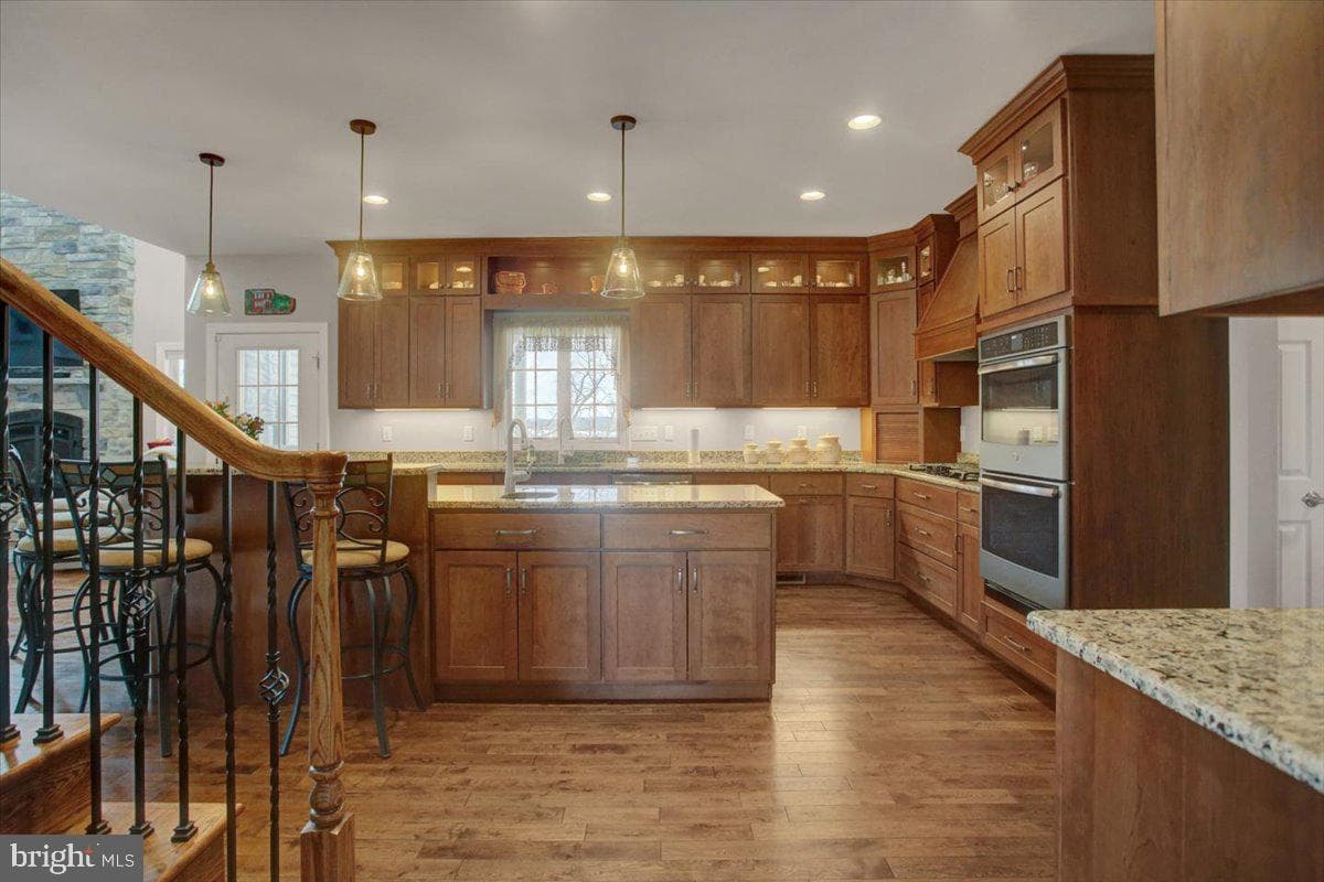 847 W King Street photo 15