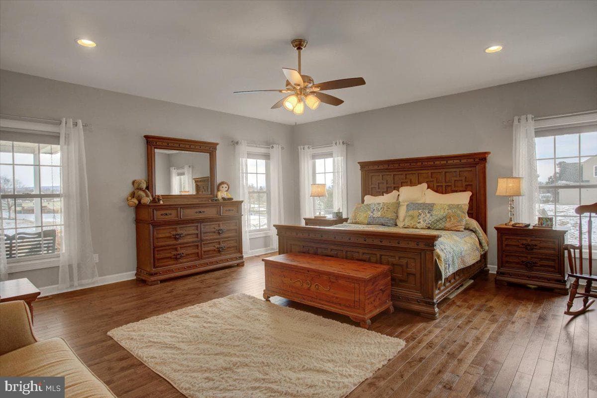 847 W King Street photo 37