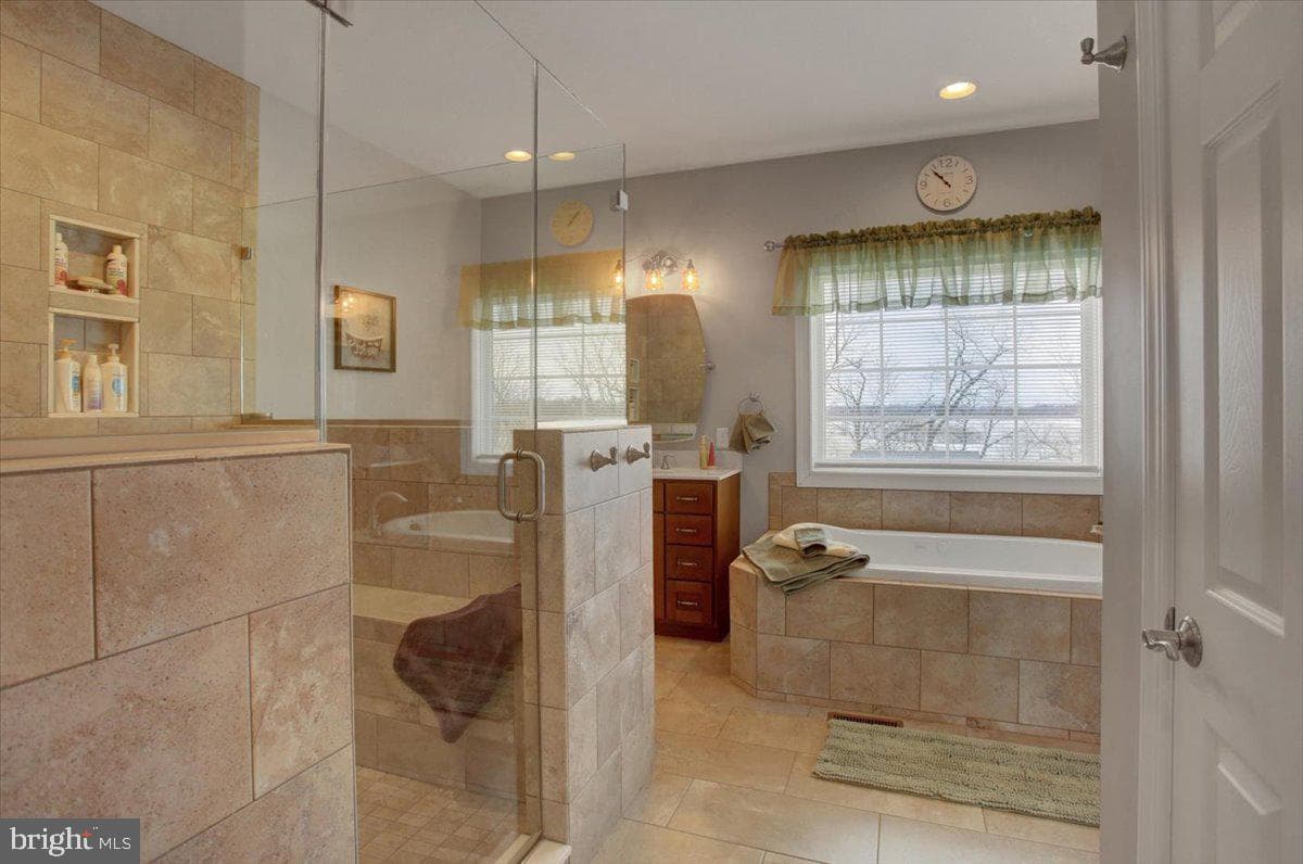 847 W King Street photo 40