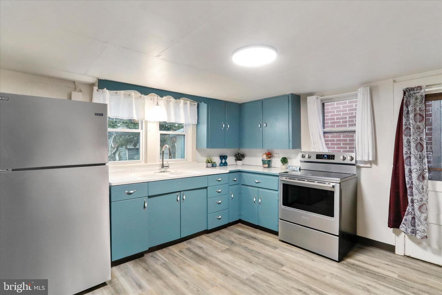 129 E Franklin Street photo 13