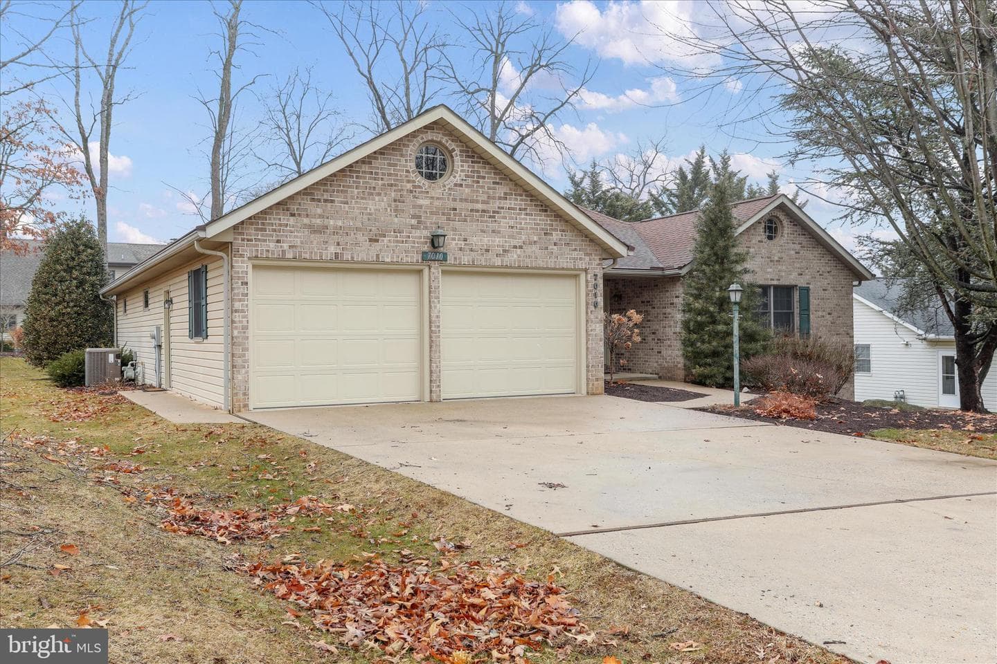 7010 Fairway Oaks photo 2
