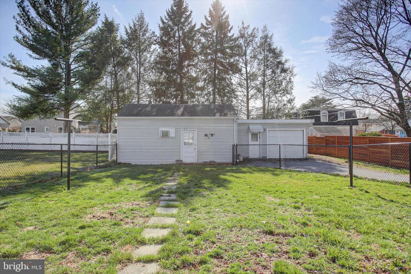 712 Stanley Avenue photo 37