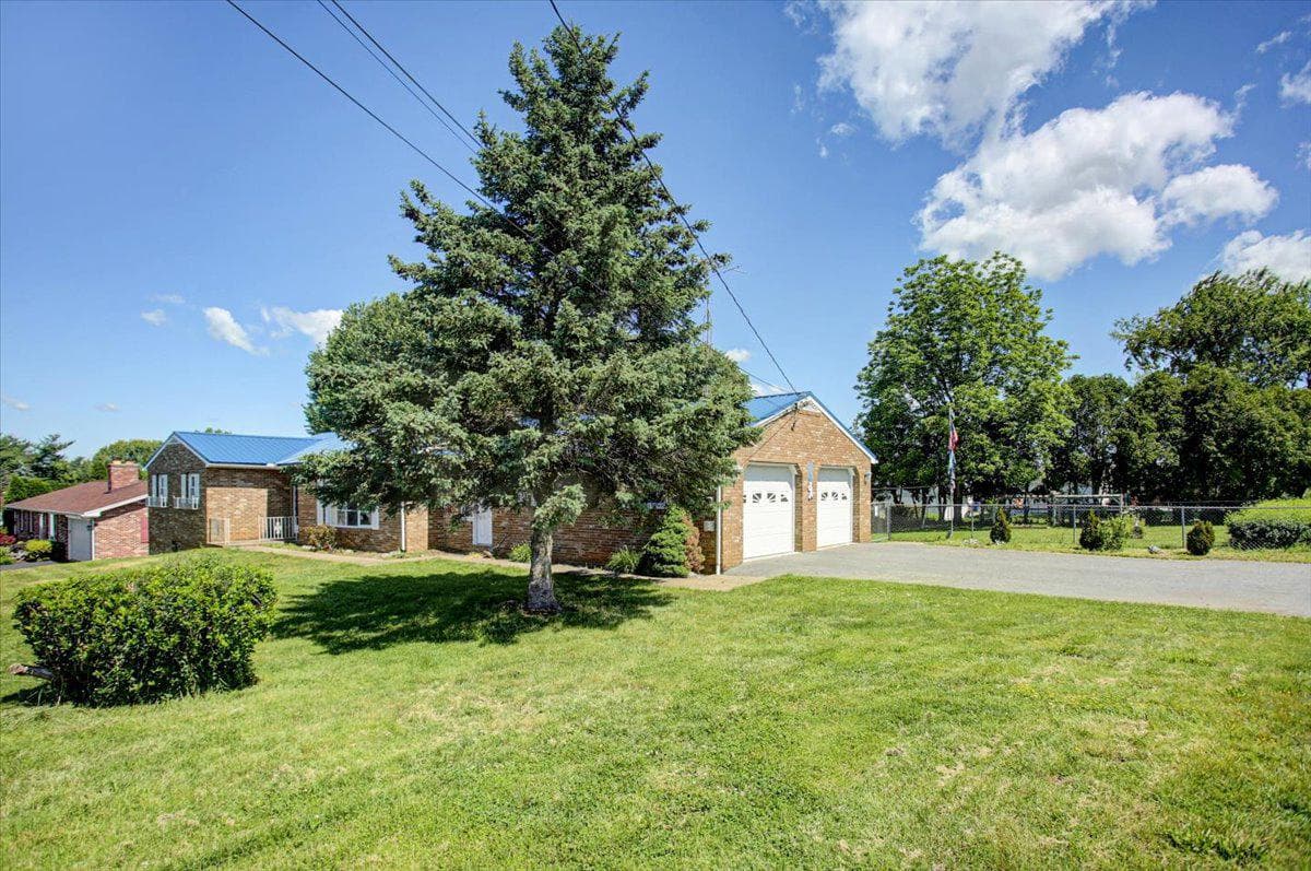 1343 Second Avenue photo 3