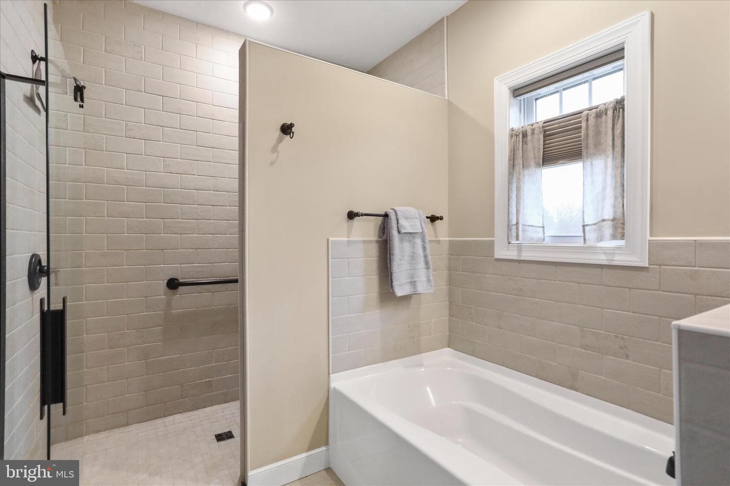 313 Toms Lane photo 32