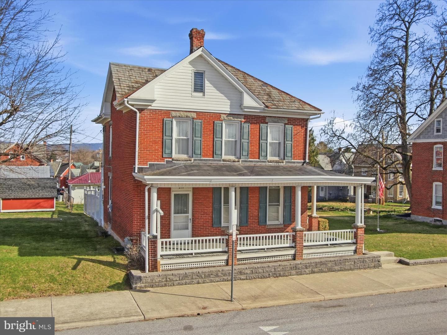 231 Fairview Avenue W photo 4
