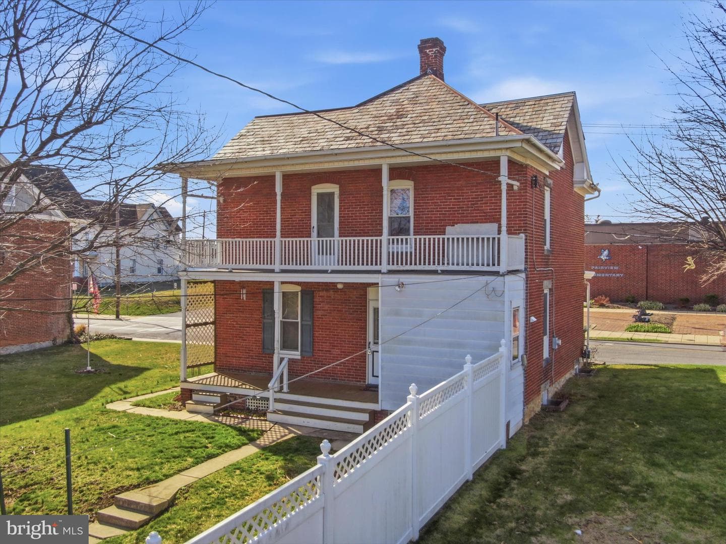 231 Fairview Avenue W photo 5